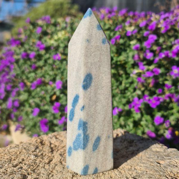 K2 (Madagaskar) - Azurit v granitu - obelisk